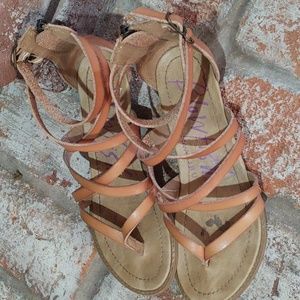 Blowfish Malibu Leather sandals strappy size 7. Light brown leather.